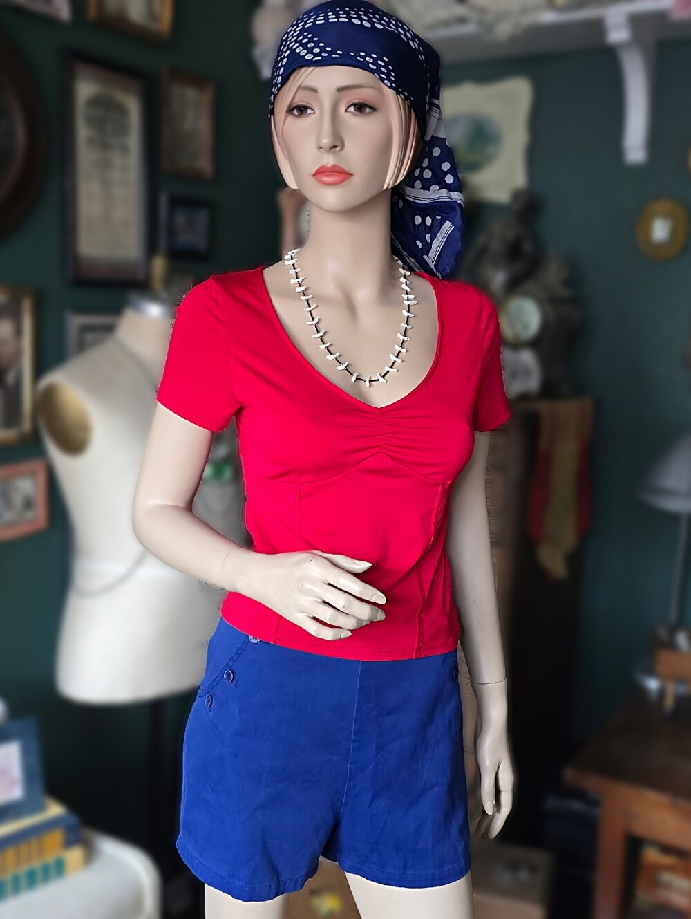 Ambiance Women’s large Red Form Fitting V-neck Top rouching stretch